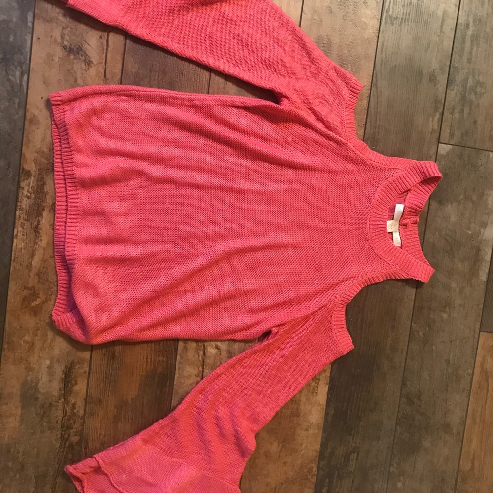 Feminine sweater, cold shoulder, bell sleeve. New without tags
